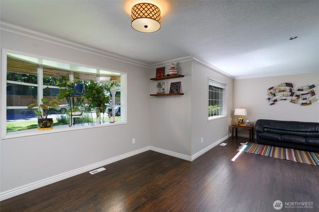 2003 Woodridge Avenue, Mount Vernon, WA 98273
