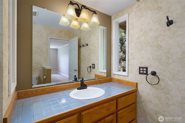 2003 Woodridge Avenue, Mount Vernon, WA 98273
