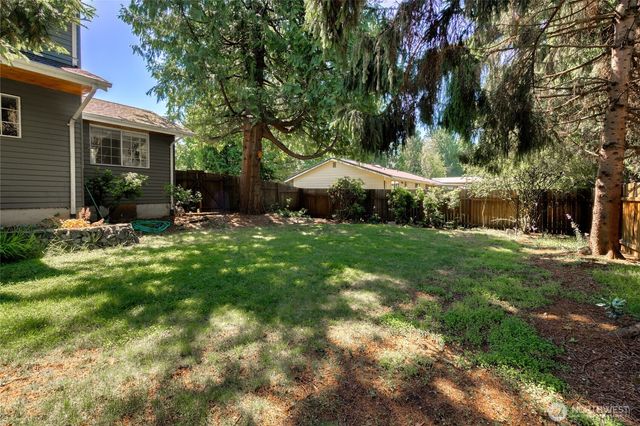 2003 Woodridge Avenue, Mount Vernon, WA 98273