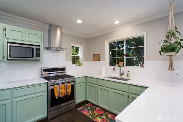 2003 Woodridge Avenue, Mount Vernon, WA 98273