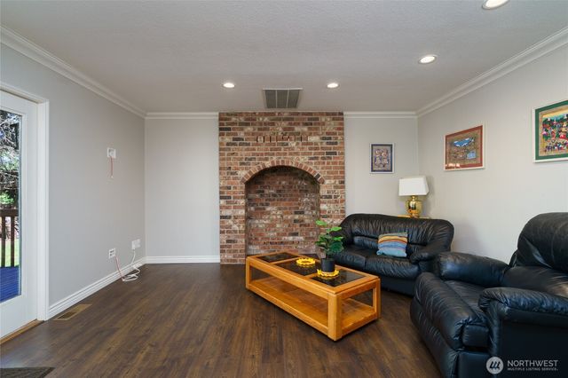 2003 Woodridge Avenue, Mount Vernon, WA 98273