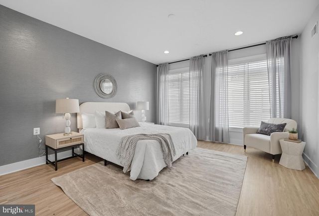 8215 RIVER RD, Bethesda, MD 20817
