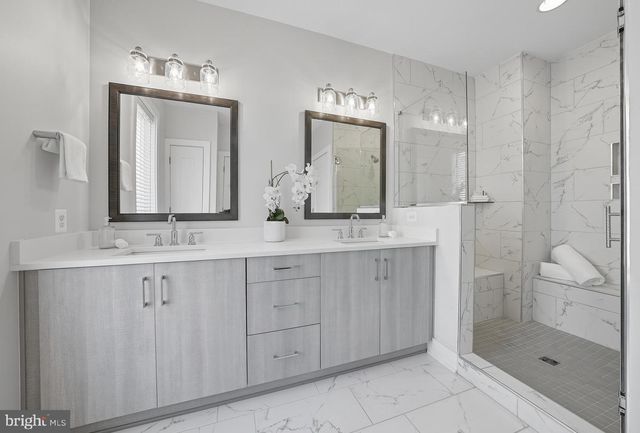 8215 RIVER RD, Bethesda, MD 20817