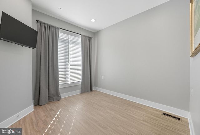8215 RIVER RD, Bethesda, MD 20817