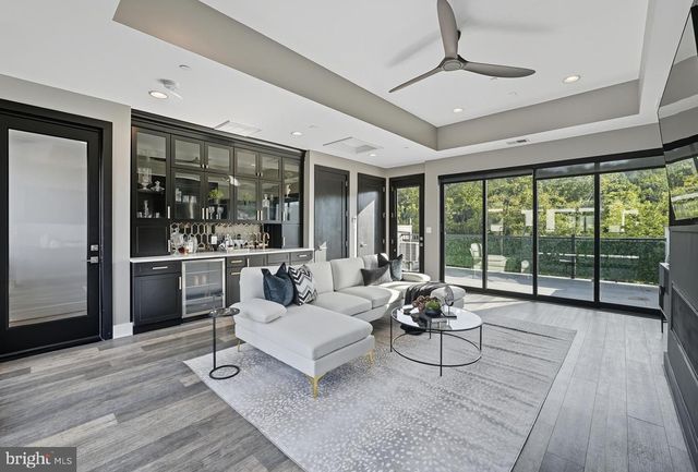 8215 RIVER RD, Bethesda, MD 20817