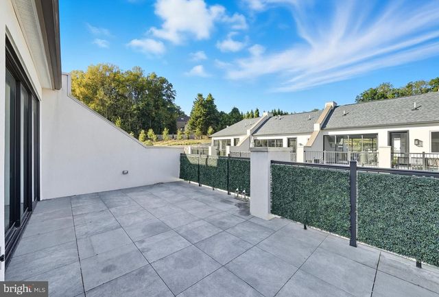 8215 RIVER RD, Bethesda, MD 20817
