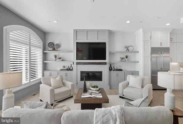 8215 RIVER RD, Bethesda, MD 20817