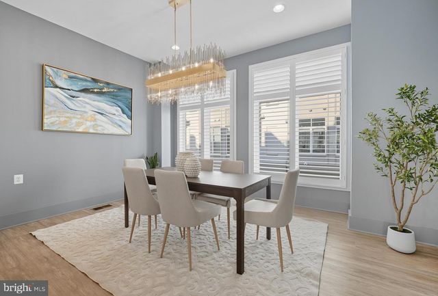 8215 RIVER RD, Bethesda, MD 20817