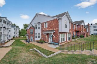 2552 Coppergate Square Drive, Oakville, MO 63129