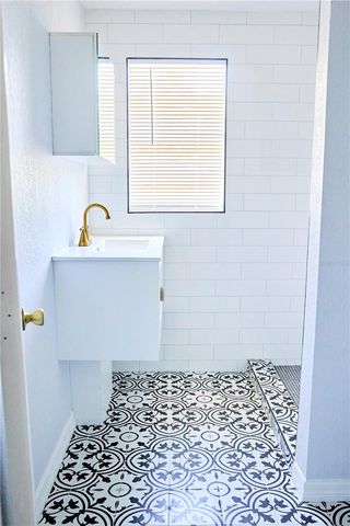 3917 E HANNA AVENUE, Tampa, FL 33610