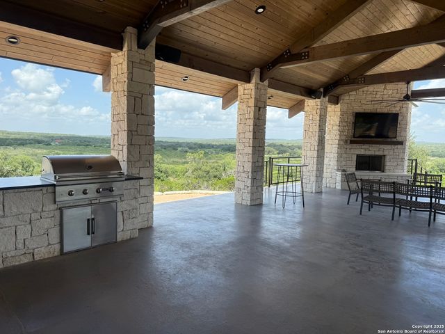 928 Enchanted View, Canyon Lake, TX 78133