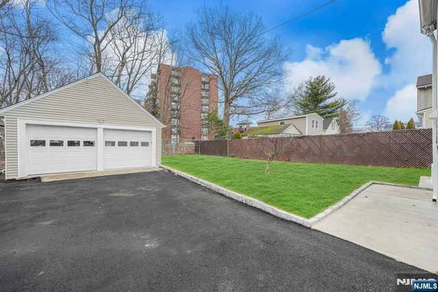 16 Grey Rock Avenue, Little Falls, NJ 07424