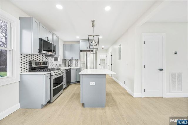 16 Grey Rock Avenue, Little Falls, NJ 07424