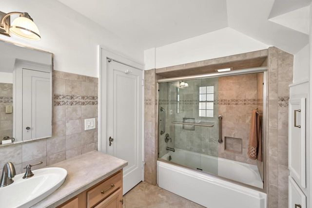 4848 N Woodburn STREET, Whitefish Bay, WI 53217