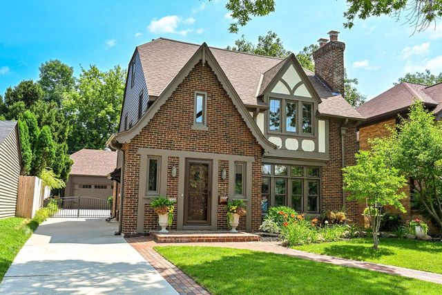 4848 N Woodburn STREET, Whitefish Bay, WI 53217