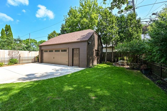 4848 N Woodburn STREET, Whitefish Bay, WI 53217