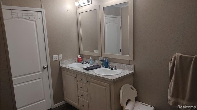 66 Grey Fox Court, Grand Blanc, MI 48439