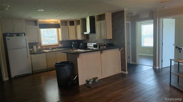 66 Grey Fox Court, Grand Blanc, MI 48439