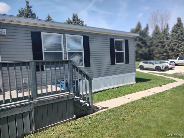 66 Grey Fox Court, Grand Blanc, MI 48439