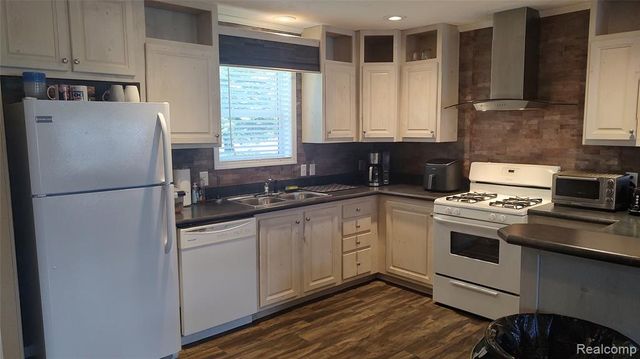 66 Grey Fox Court, Grand Blanc, MI 48439