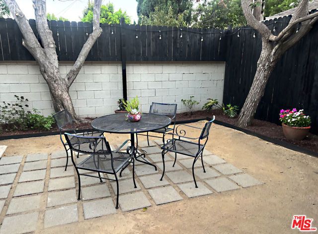 6533 Costello Avenue, Van Nuys (los Angeles), CA 91401