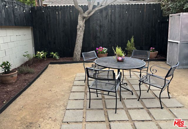 6533 Costello Avenue, Van Nuys (los Angeles), CA 91401