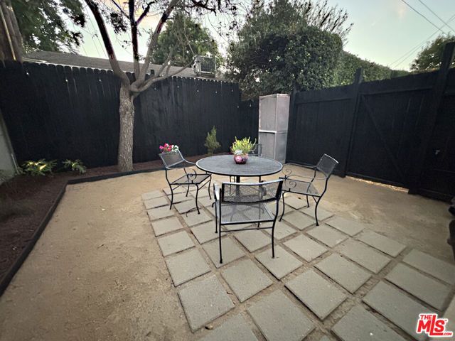 6533 Costello Avenue, Van Nuys (los Angeles), CA 91401