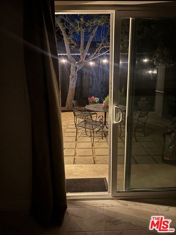 6533 Costello Avenue, Van Nuys (los Angeles), CA 91401