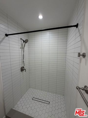 6533 Costello Avenue, Van Nuys (los Angeles), CA 91401