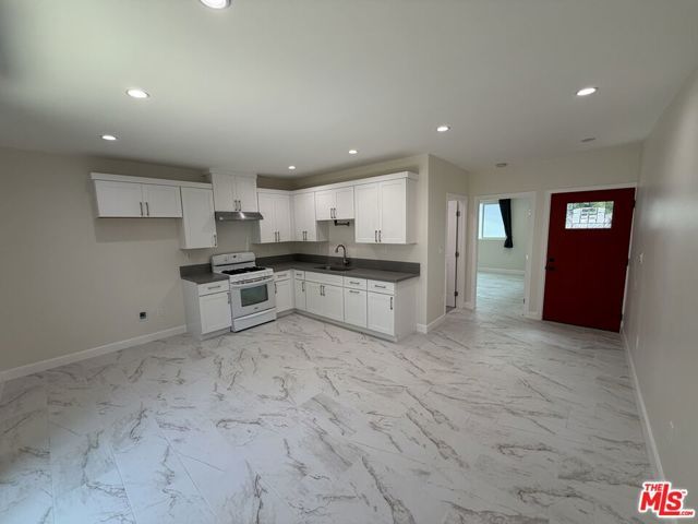 6533 Costello Avenue, Van Nuys (los Angeles), CA 91401