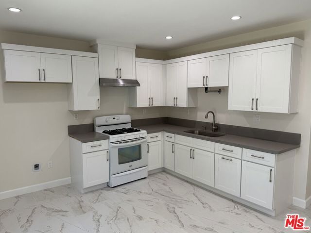 6533 Costello Avenue, Van Nuys (los Angeles), CA 91401