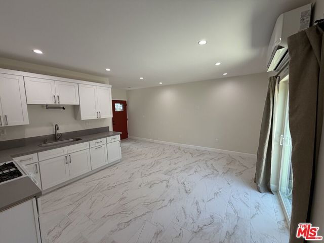 6533 Costello Avenue, Van Nuys (los Angeles), CA 91401