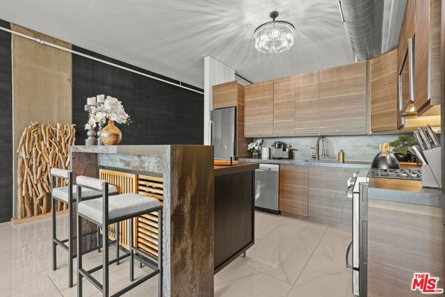 1111 S Grand Avenue 916, Los Angeles, CA 90015