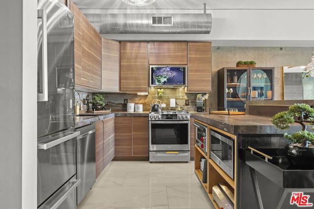 1111 S Grand Avenue 916, Los Angeles, CA 90015