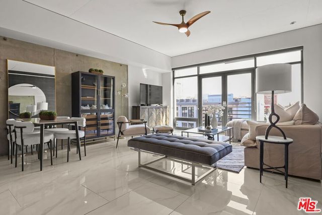 1111 S Grand Avenue 916, Los Angeles, CA 90015