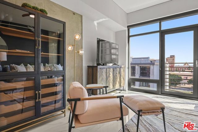 1111 S Grand Avenue 916, Los Angeles, CA 90015