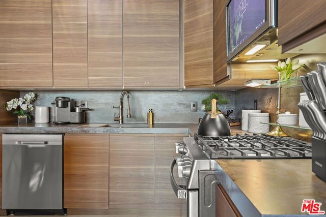 1111 S Grand Avenue 916, Los Angeles, CA 90015