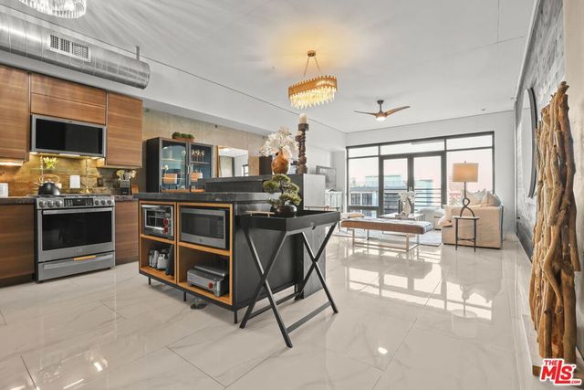 1111 S Grand Avenue 916, Los Angeles, CA 90015