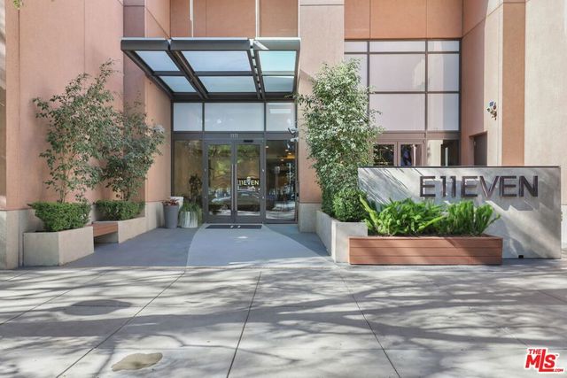 1111 S Grand Avenue 916, Los Angeles, CA 90015