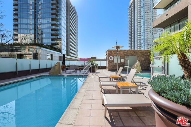 1111 S Grand Avenue 916, Los Angeles, CA 90015