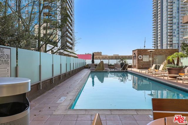 1111 S Grand Avenue 916, Los Angeles, CA 90015