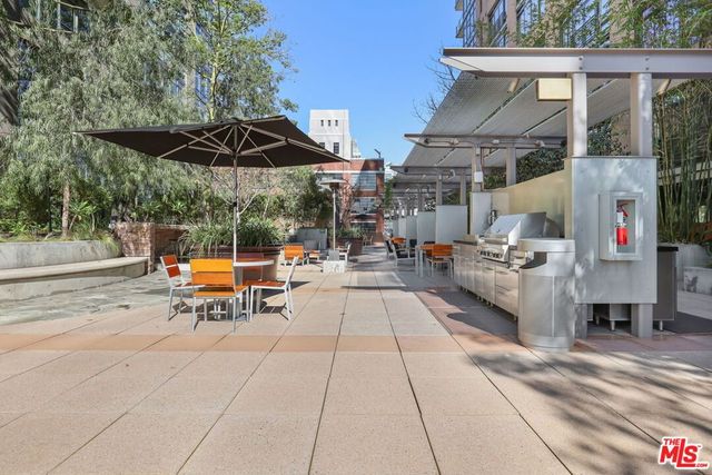 1111 S Grand Avenue 916, Los Angeles, CA 90015