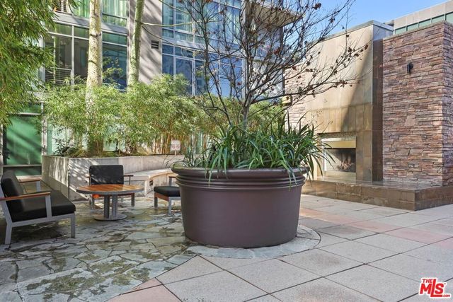 1111 S Grand Avenue 916, Los Angeles, CA 90015