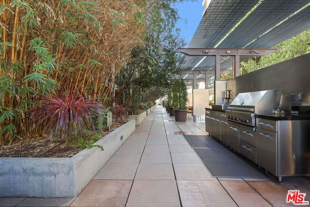 1111 S Grand Avenue 916, Los Angeles, CA 90015