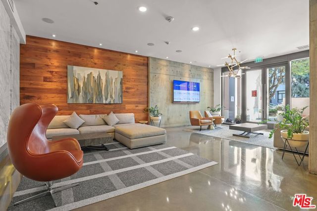 1111 S Grand Avenue 916, Los Angeles, CA 90015