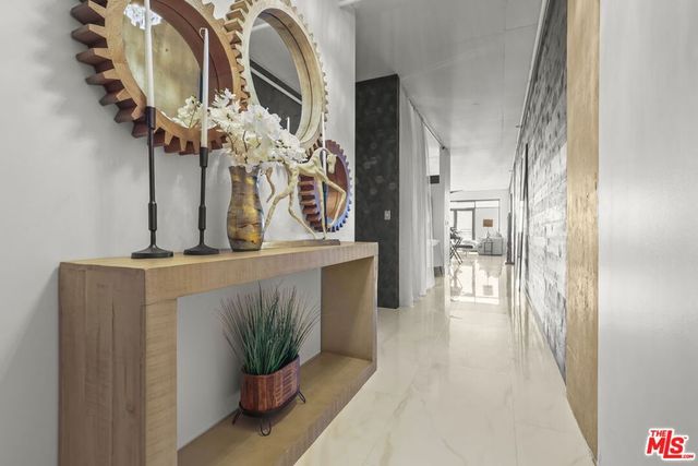 1111 S Grand Avenue 916, Los Angeles, CA 90015