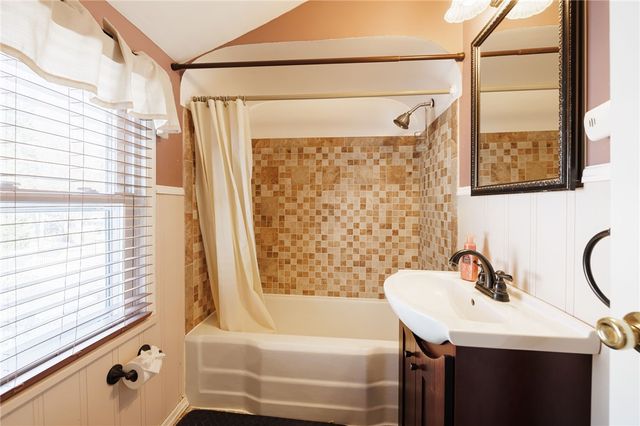 18 Mareeta Road, Gates, NY 14624