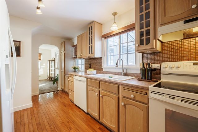 18 Mareeta Road, Gates, NY 14624