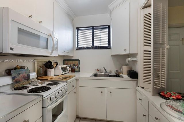 3721 SW 58th Ave, Miami, FL 33155