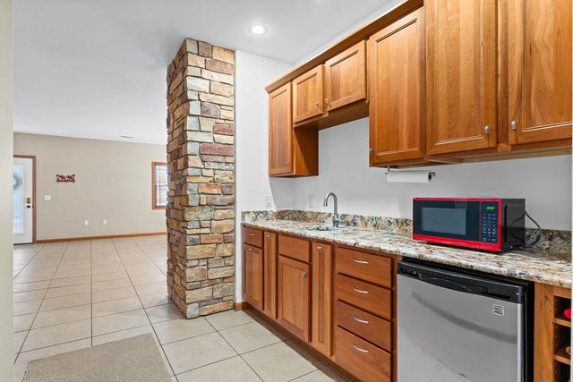 1011 Pine Grove Drive, Reedsburg, WI 53959